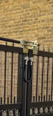 Click Here To Enlarge This Photo Of Gate Mechanisim